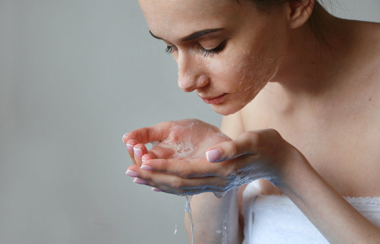 過度清潔的肌膚傷害:皮膚科醫師教您正確洗臉