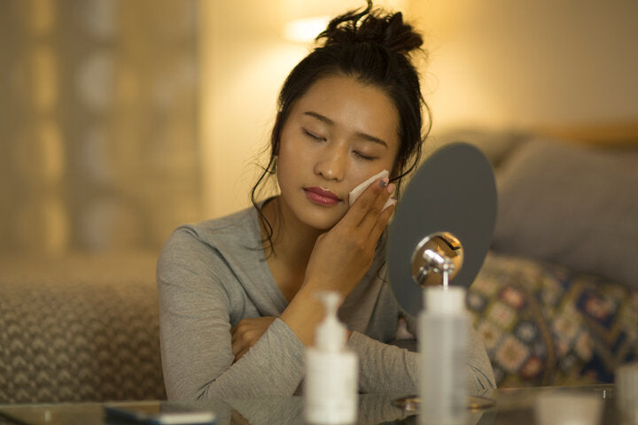 精華液成分與功效大剖析:解鎖肌膚極致修護黃金時段